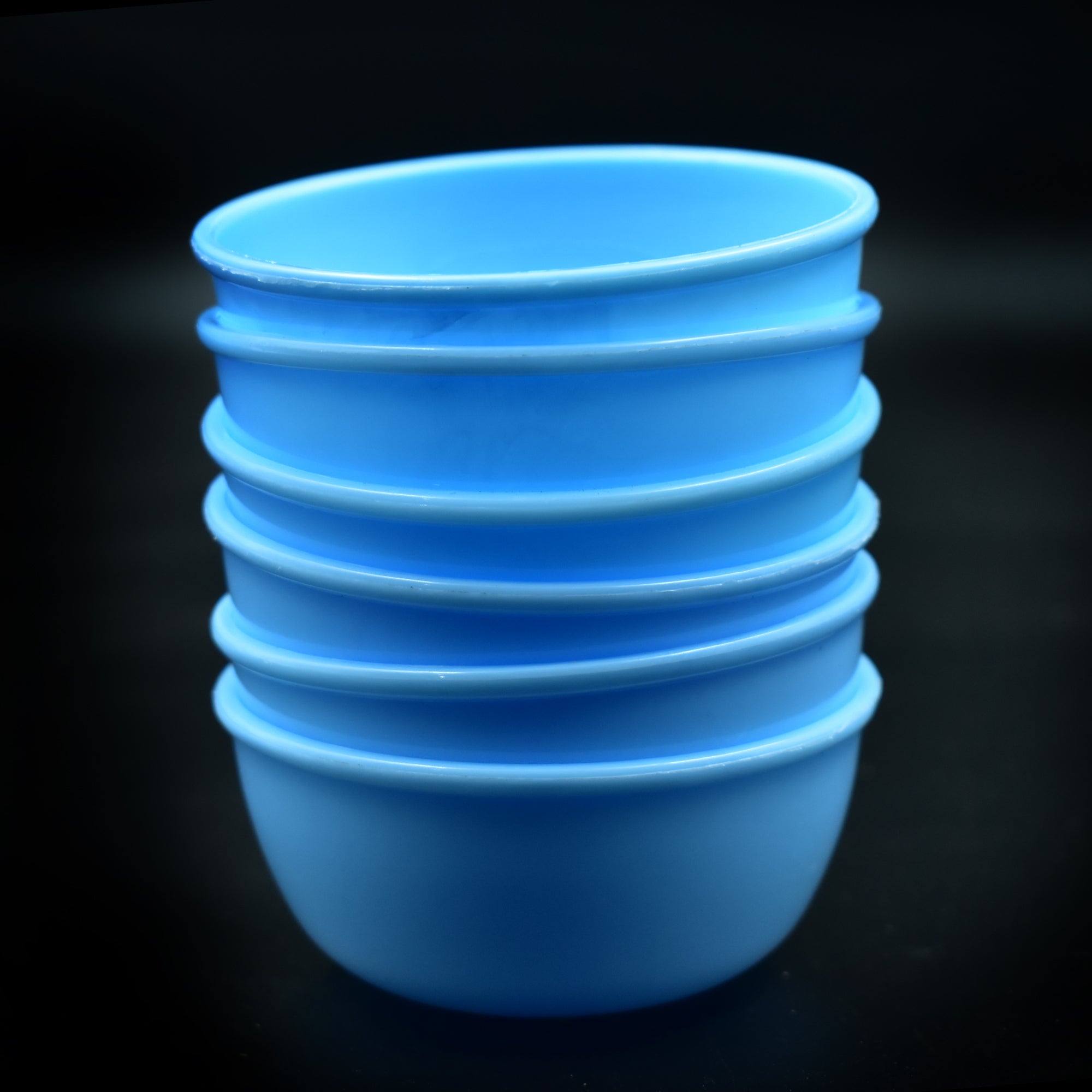 Unbreakable plastic bowls for kitchen use, set of 6. Unbreakable plastic bowls for kitchen use, set of 6.